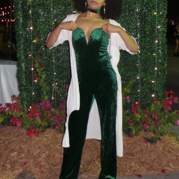 Beautiful green velvet long jumper. - Picture 1 of 3